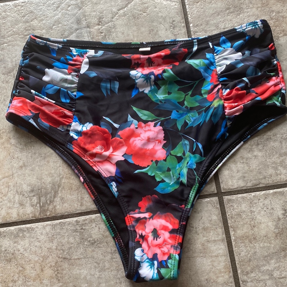 ✨NEW✨ Floral Bikini Bottom